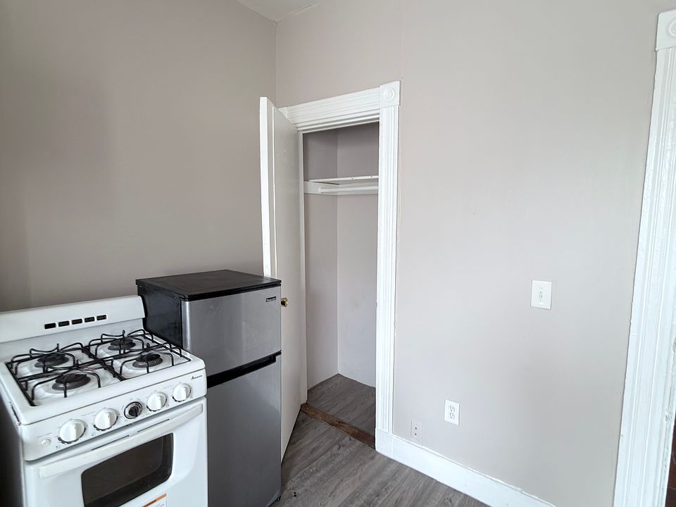 2nd image of 5 Union Ave Room 58