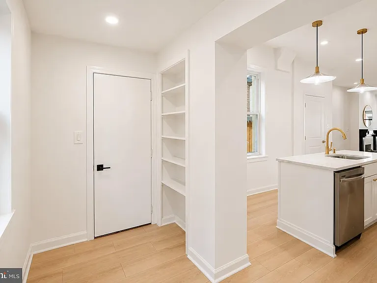 1519 N Dover St — Photo 8