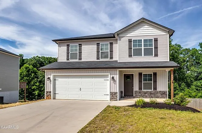 5 bed, 3.5 bath, 2280 sqft, $2,800 — Photo 2