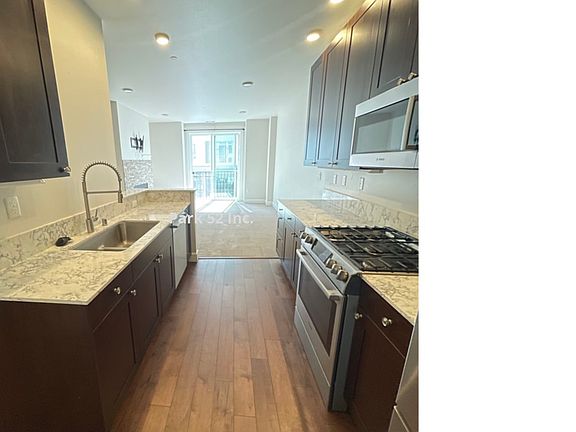 5th image of 4961 Main St Unit 313