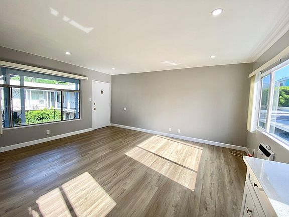 2nd image of 1400 N Gardner St #15