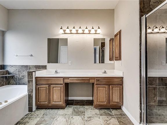 4th image of 957 Lea Meadow Dr