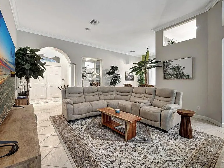 7602 Greenbrier Cir — Photo 12
