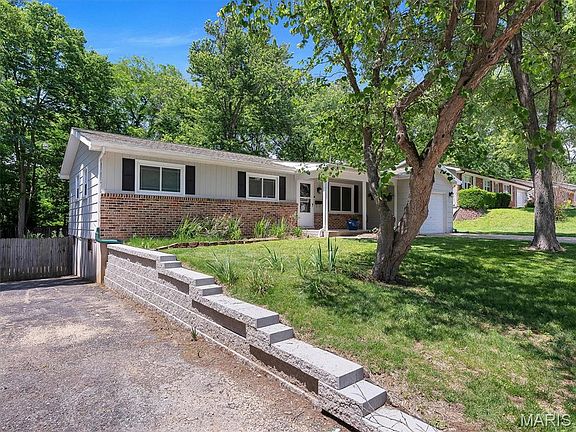 3rd image of 15 Richardson Dr