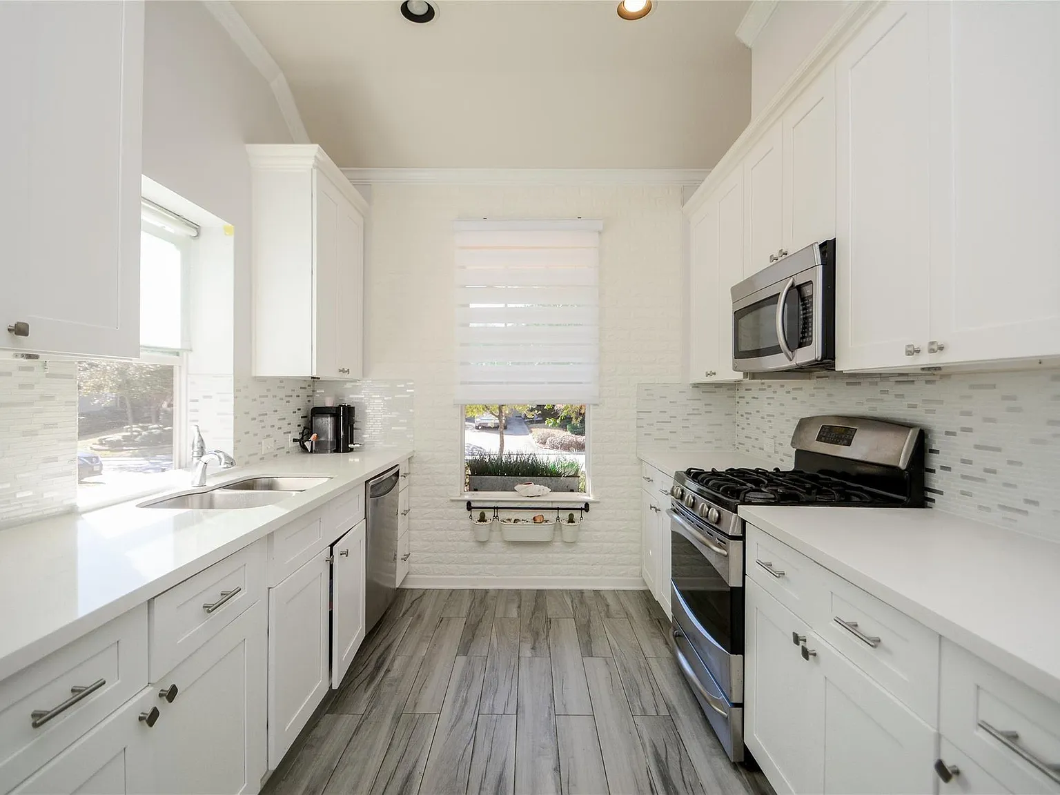 4 bed, 3.0 bath, 2275 sqft, $2,490 — Photo 3