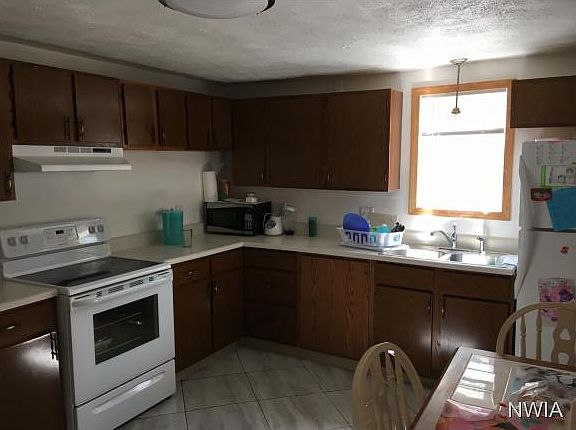 3rd image of 801 D St