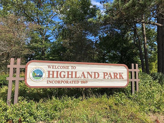 3rd image of 4 Heritage Dr