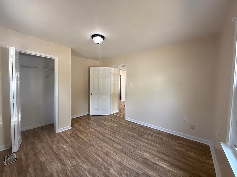 905 Vanderburgh Ave — Photo 5