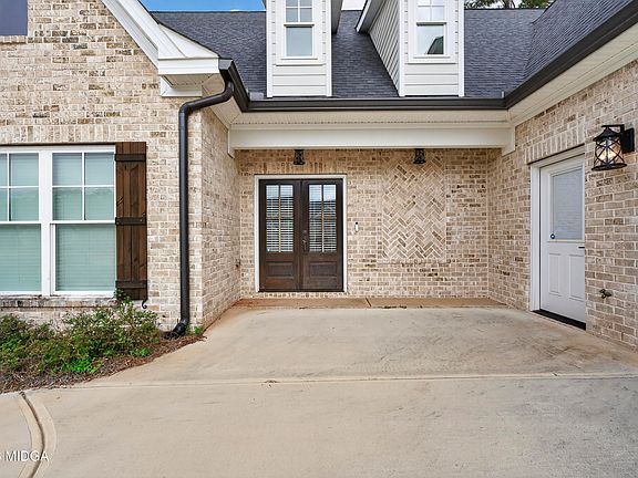 5th image of 205 Camden Trce