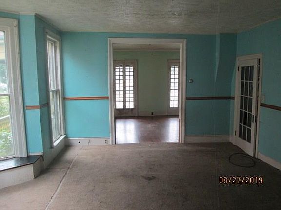 4th image of 106 W Spruce St