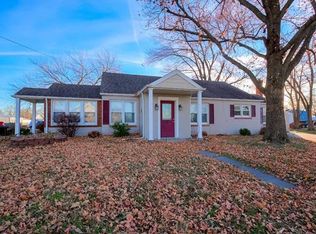 110 W Center St, Brighton, IL 62012