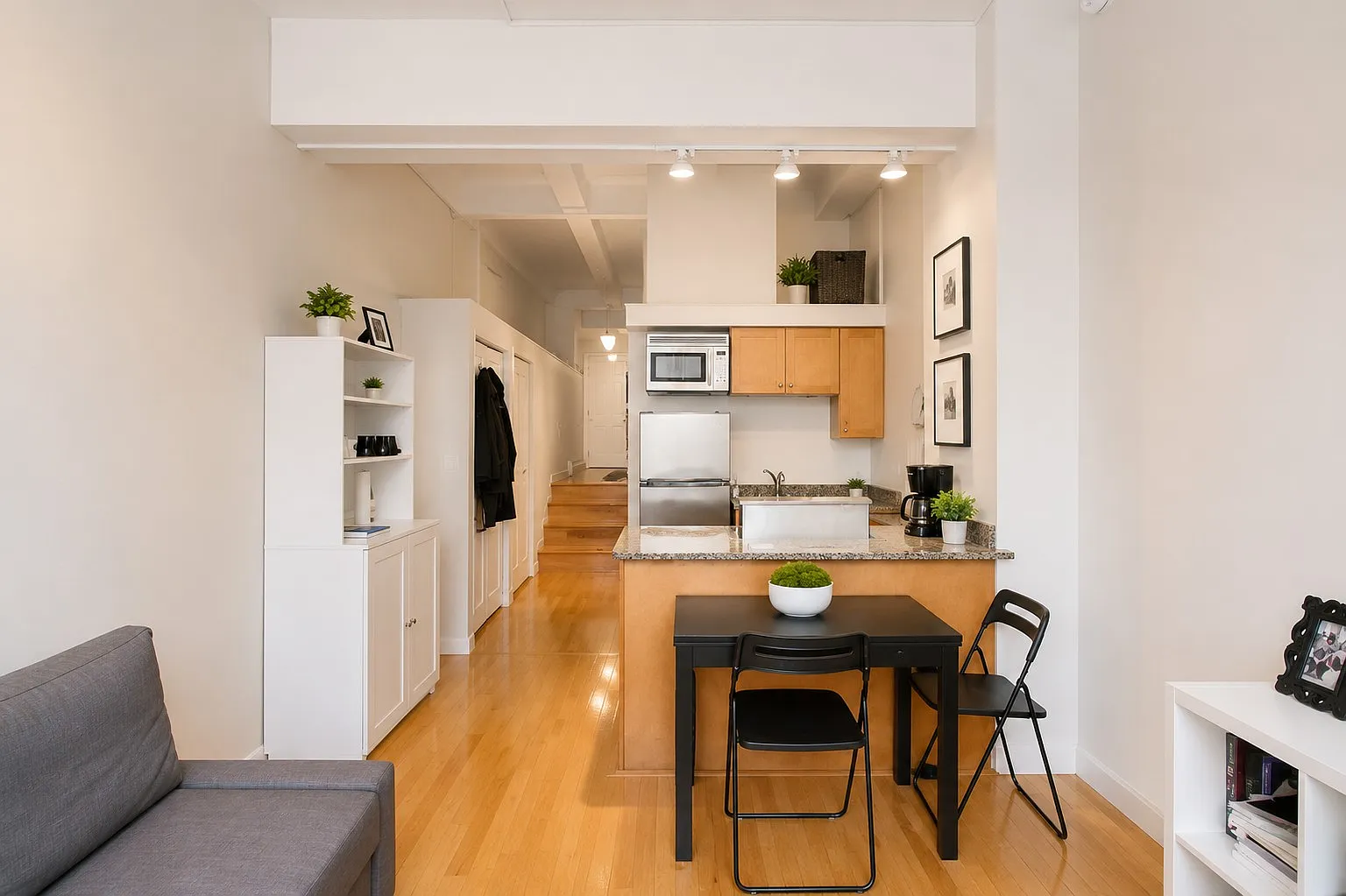 1 bed, 400 sqft, $2,700 — Photo 3