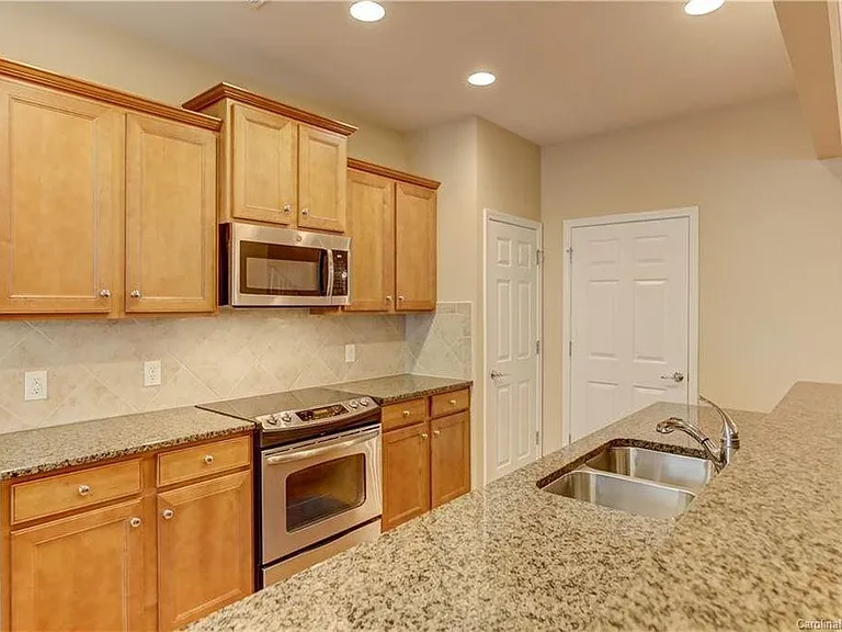 8118 Crater Lake Dr — Photo 8