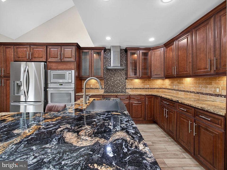 1st image of 333 Basswood Cir