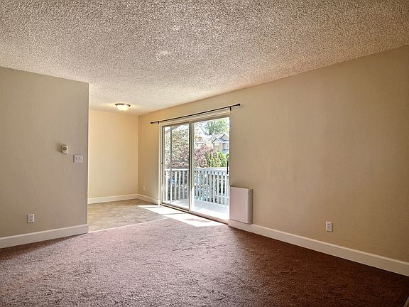 4th image of 3421 S 43rd St #0