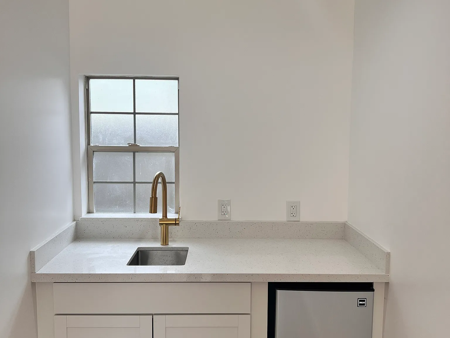 Studio, 300 sqft, $1,295 — Photo 3