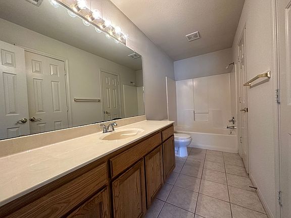 5th image of 211 Cathy Dr