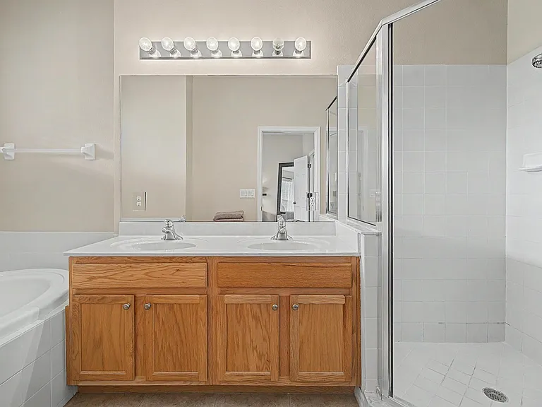 2145 Park Crescent Dr — Photo 10