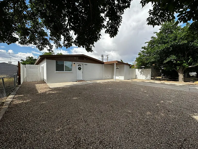 1947 Hope Ave — Photo 1