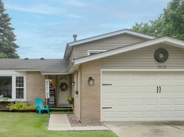 1909 E Maya Ln, Mount Prospect, IL 60056
