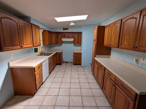 2nd image of 25 E Los Reales Rd