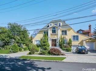 2 Point Cres, Malba, NY 11357