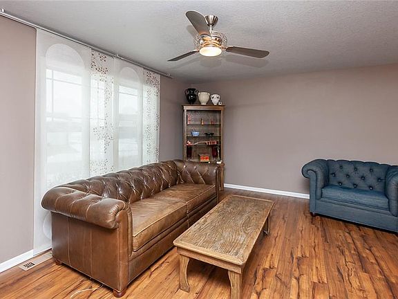 4th image of 3417 Ash Dr SW