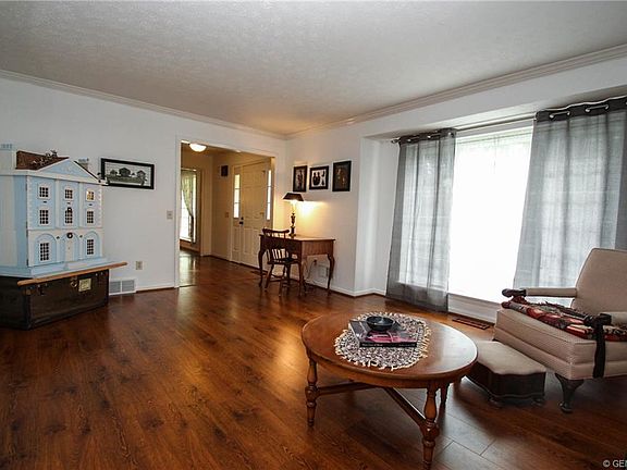 5th image of 6 Brewster Ln