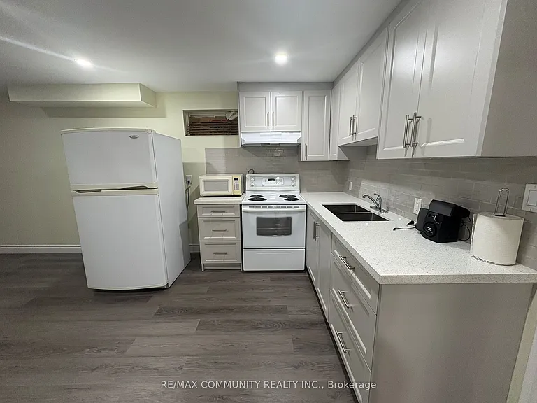 117 Millhouse Cres #LOWER — Photo 2