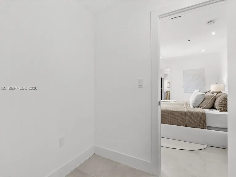 NE 2nd Ct — Photo 21
