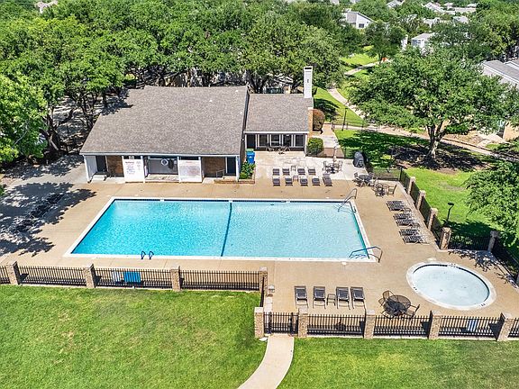 2nd image of 2724 Meadowstone Ct