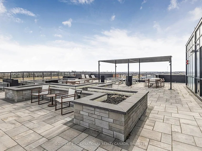 681 Yonge St #403 — Photo 13