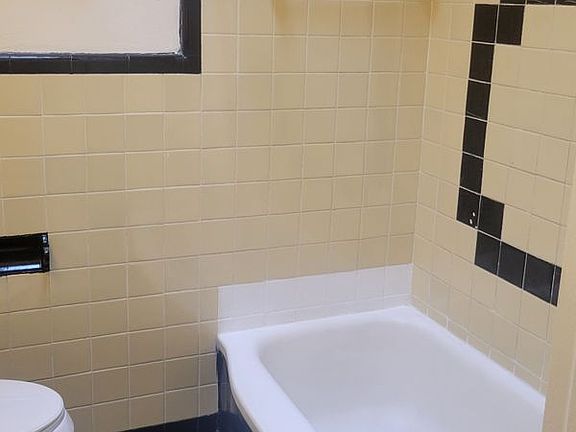 2nd image of 1022 Windsor Rd