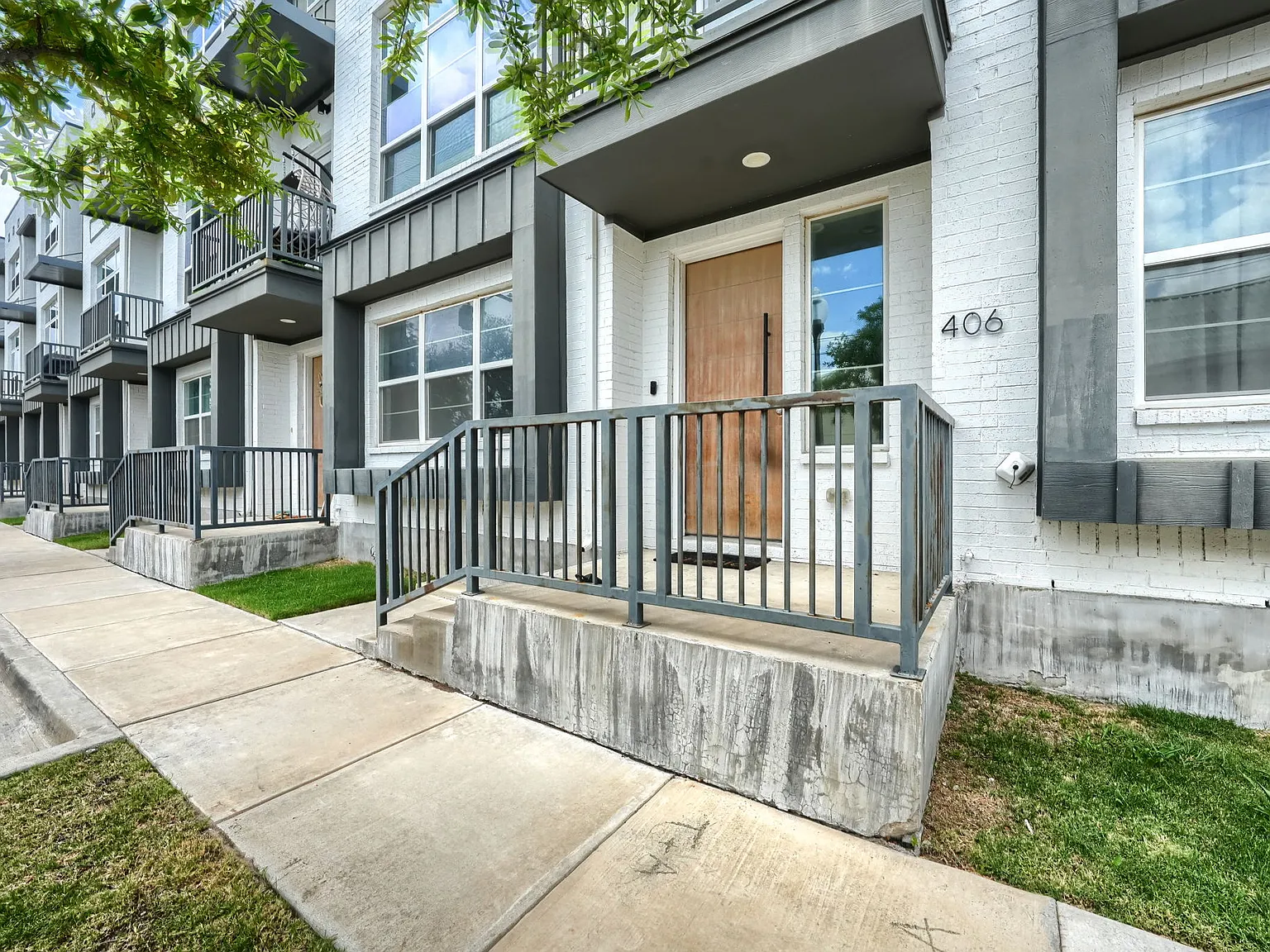 3 bed, 1942 sqft, $3,000 — Photo 3