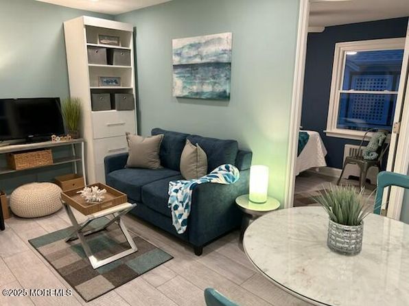 65 Mount Hermon Way APT 4