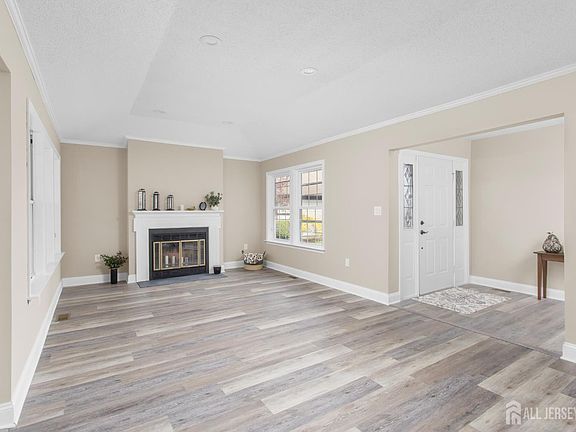 5th image of 14 Dorchester Dr