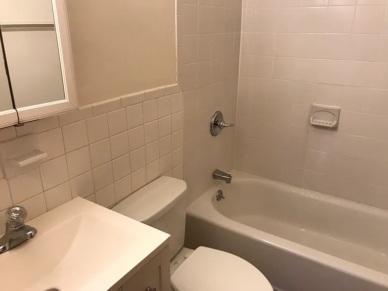 156 W Cedar St #29 — Photo 2