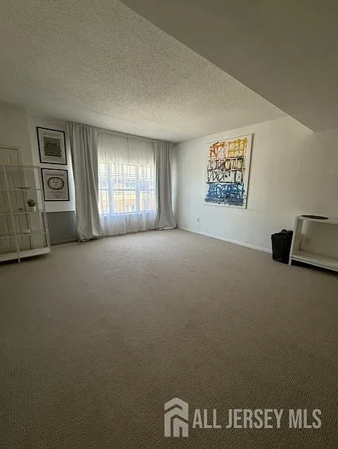 1 bed, 1.0 bath, 880 sqft, $1,800 — Photo 3