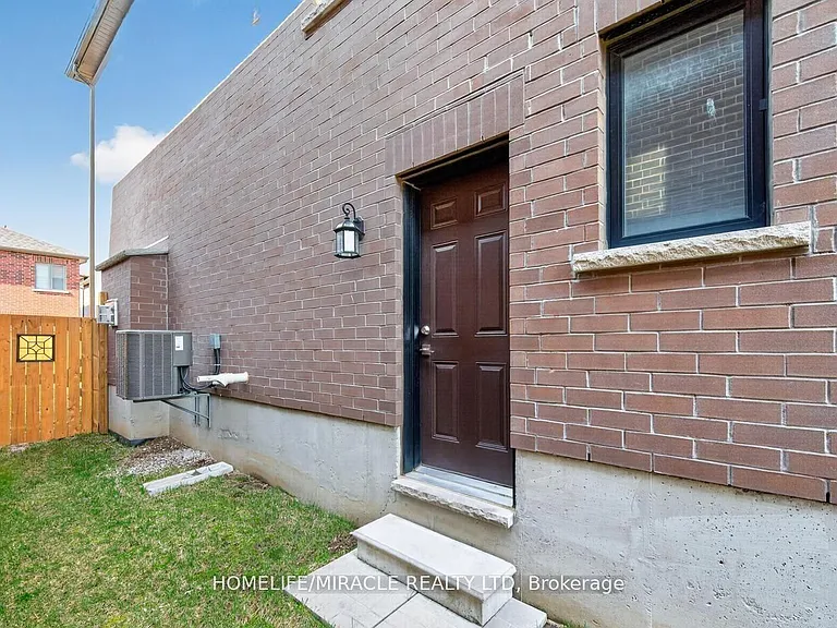1032 Edinburgh Dr — Photo 49