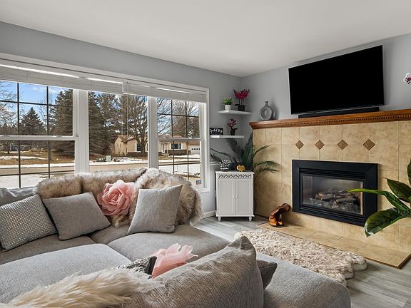 5th image of 2169 Averills Cir