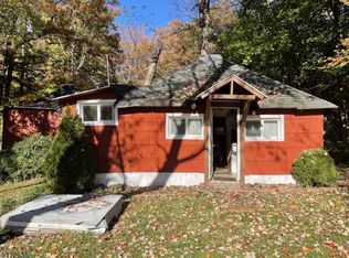 18 E Elro Dr, Oak Ridge, NJ 07438