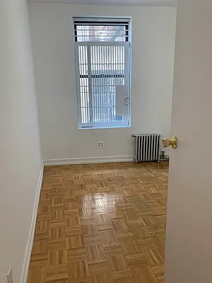 Rented by M.Grossman R.E. Management | media 3