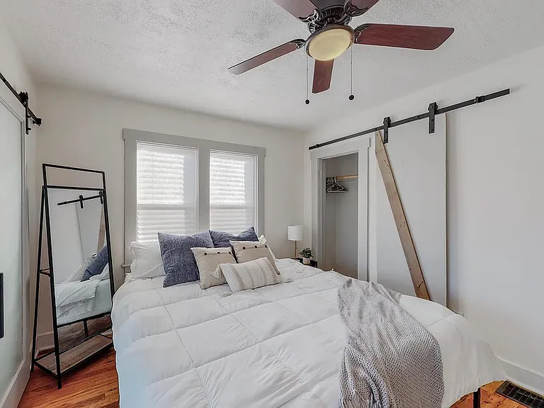221 Girard Blvd SE #1F — Photo 20