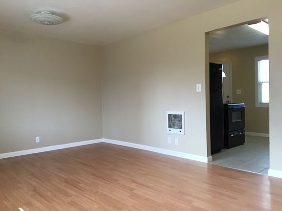 3rd image of 1131 W Ivy Ave
