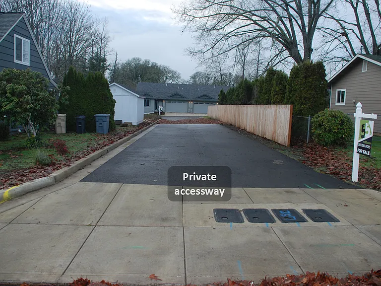 255 NW Douglas St — Photo 23
