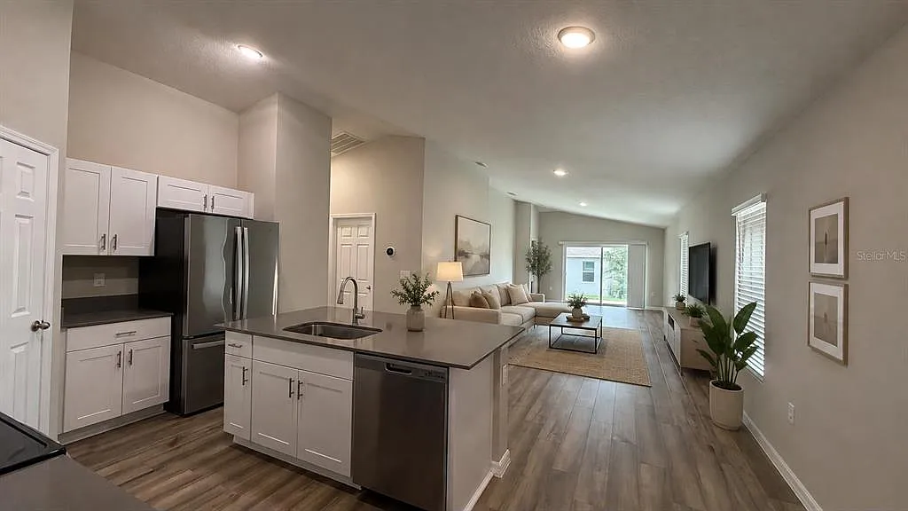 3 bed, 2.0 bath, 1615 sqft, $2,100 — Photo 4