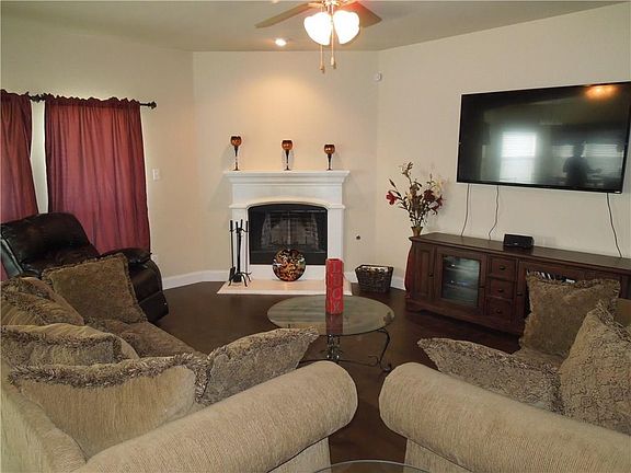 5th image of 1405 Waters Edge Dr
