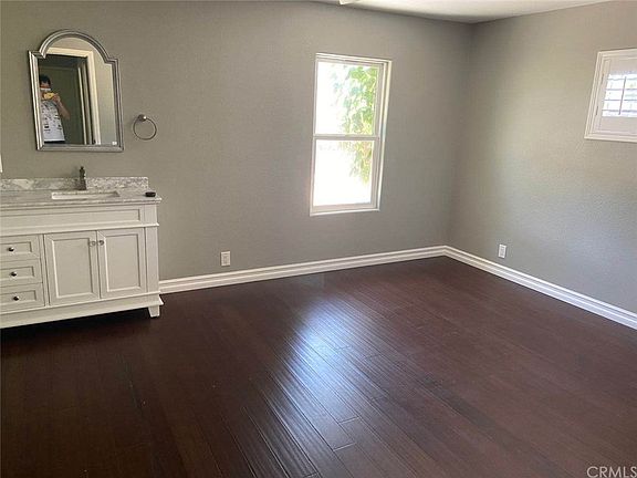 4th image of 109 W Bermuda Dunes Ct