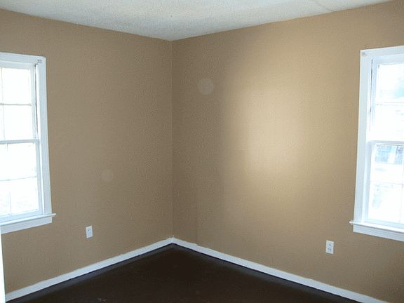 4th image of 2862 Greenwood Ave