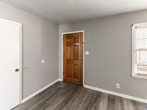 4th image of 310 Drake Ave SW